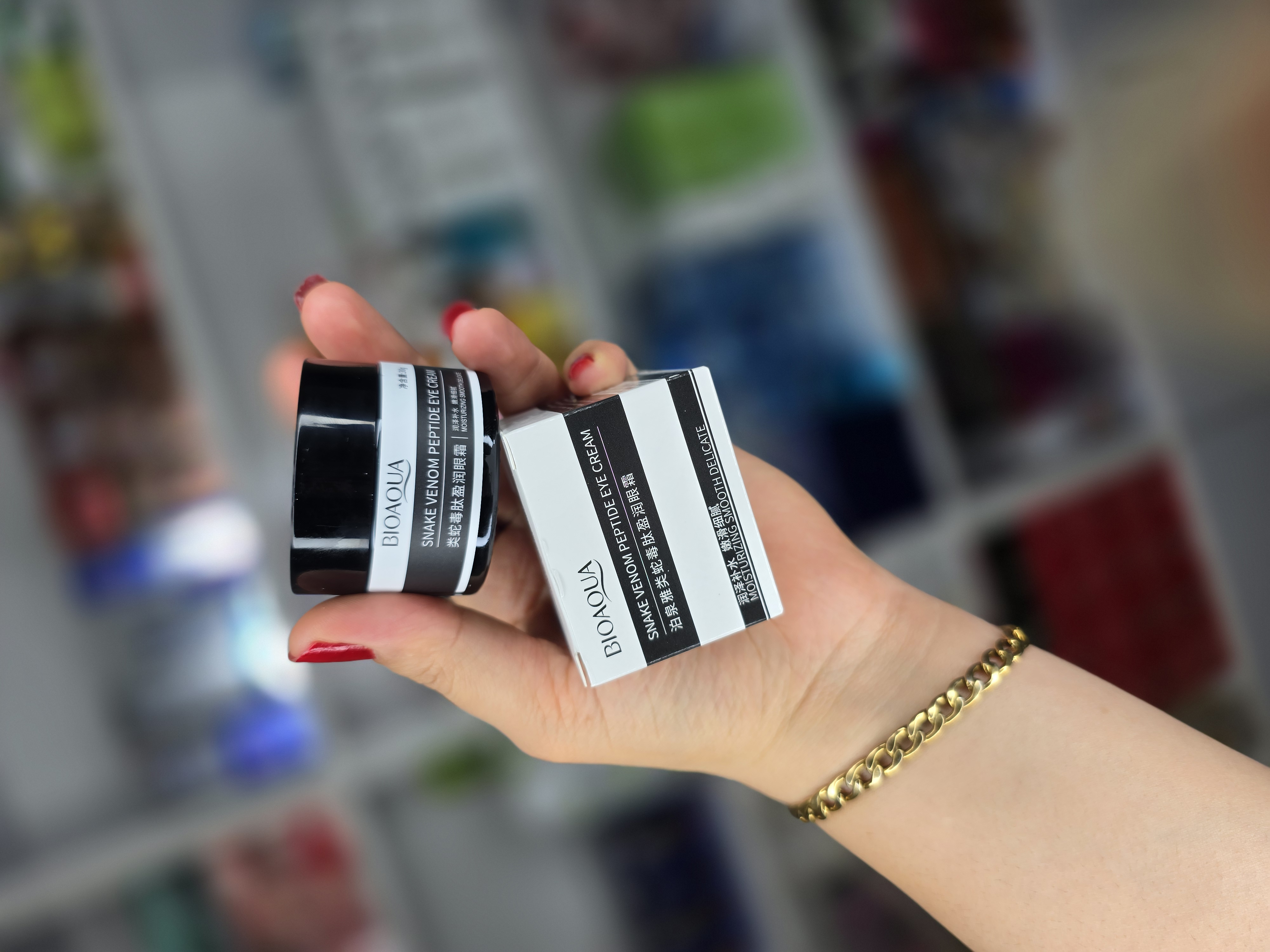 کرم دور چشم سم مار بیواکوا